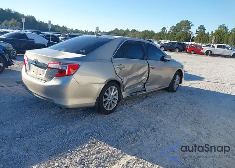 2013 Toyota Camry Hybrid Xle z USA, uszkodzony, nr VIN 4T1BD1FK1DU079832